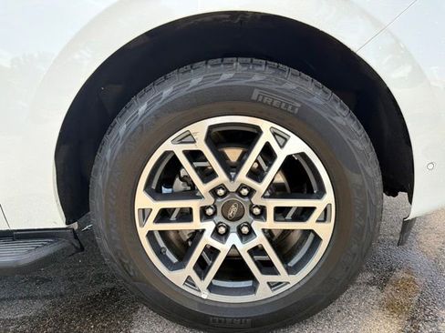 Used 2025 Ford Expedition Active AWD/4WD image 11