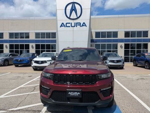 Used 2025 Jeep Grand Cherokee Limited w/ Black Appearance Package image 11