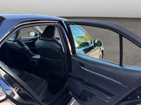 Used 2020 Toyota Camry SE FWD image 17