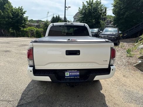 Used 2022 Toyota Tacoma TRD Off-Road w/ Technology Package AWD/4WD image 5