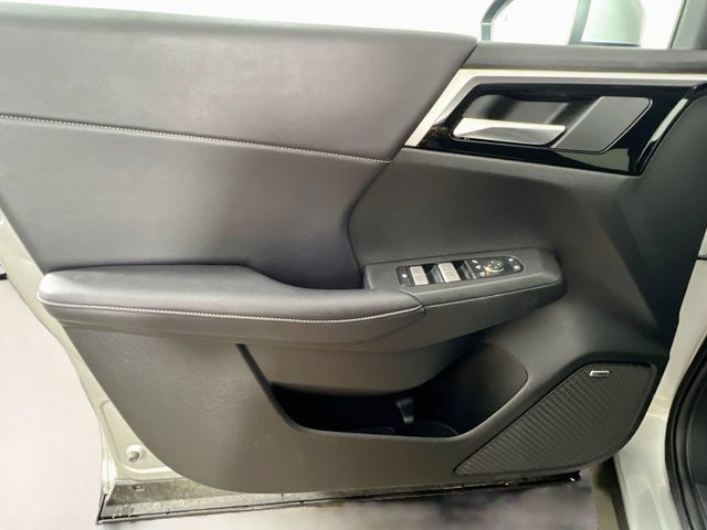 Used 2025 Mitsubishi Outlander SE FWD image 32