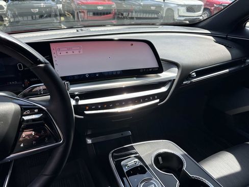 Used 2025 Cadillac Lyriq Luxury w/ LPO, Floor Liner Package AWD/4WD image 27