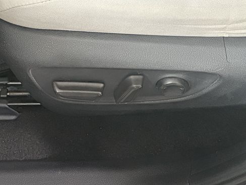 Used 2021 Toyota RAV4 XLE w/ Convenience Package FWD image 13