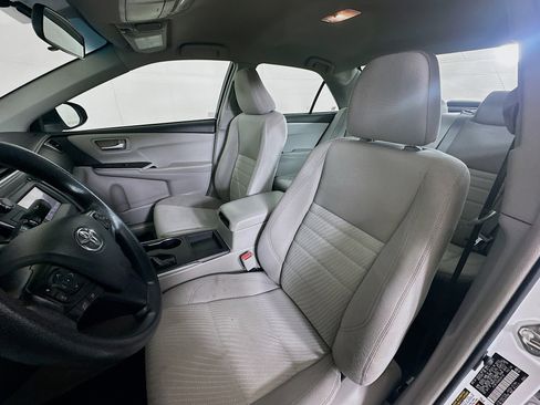 Used 2017 Toyota Camry LE image 13