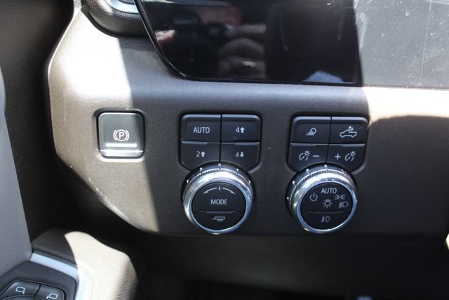 Used 2025 GMC Sierra 1500 SLT AWD/4WD image 27