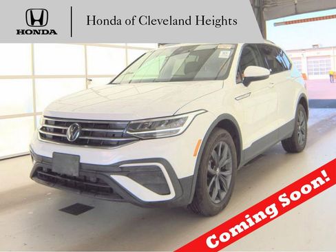 Used 2023 Volkswagen Tiguan SE image 1