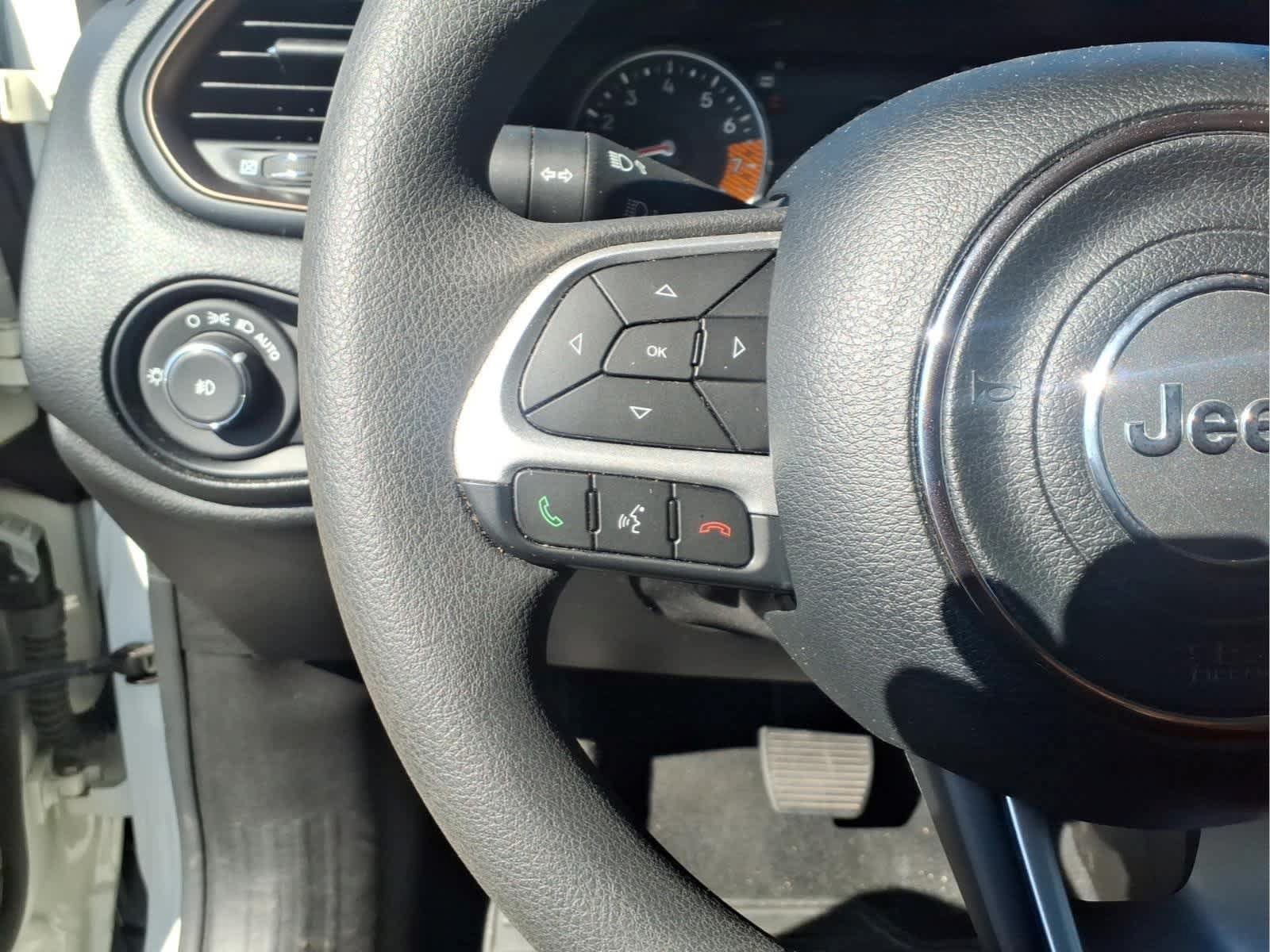 Used 2023 Jeep Renegade Latitude AWD/4WD image 27
