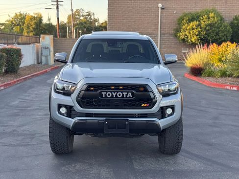 Used 2019 Toyota Tacoma TRD Off-Road AWD/4WD image 9