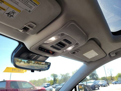 Used 2024 Buick Envision Avenir image 30