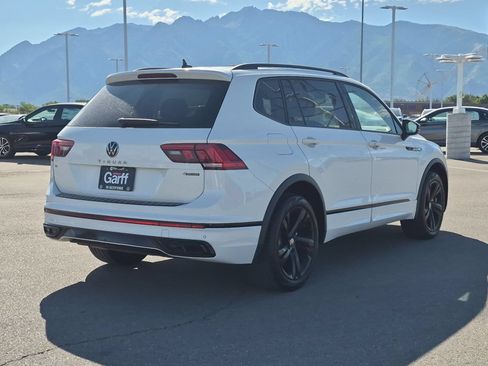 Used 2024 Volkswagen Tiguan SE R-Line AWD/4WD image 3