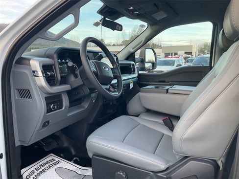 New 2026 Ford F250 XL w/ XL Chrome Package image 15