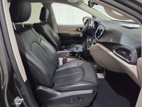 Certified 2018 Chrysler Pacifica Touring-L Plus FWD image 20
