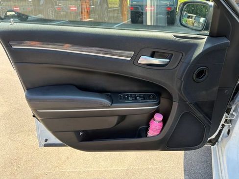 Used 2021 Chrysler 300 Touring L RWD image 17