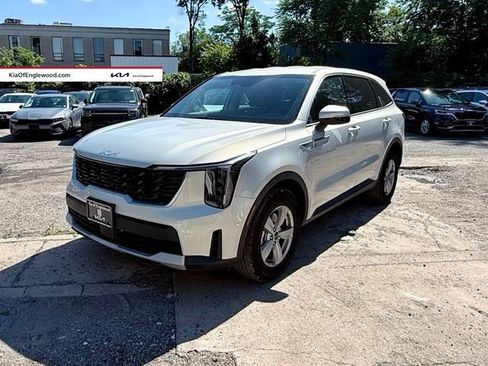 Certified 2026 Kia Sorento LX FWD image 1