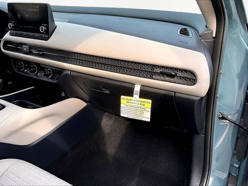 Certified 2025 Honda HR-V LX image 18