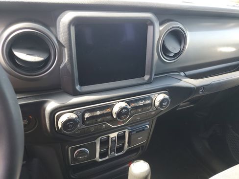 Used 2023 Jeep Gladiator Willys image 27