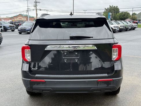 Used 2023 Ford Explorer XLT RWD image 4