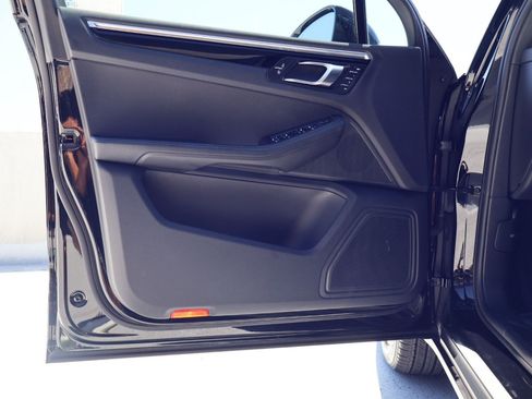 Certified 2024 Porsche Macan AWD/4WD image 14