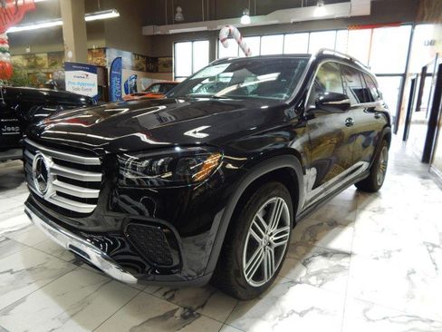 Used 2024 Mercedes-Benz GLS 450 4MATIC image 10