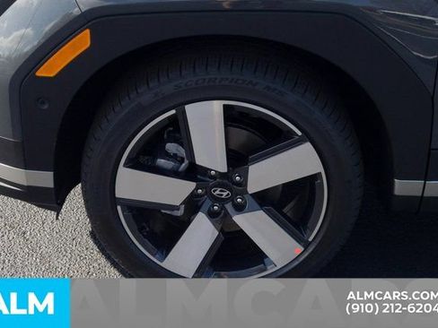 Used 2025 Hyundai Santa Fe Limited AWD/4WD image 12