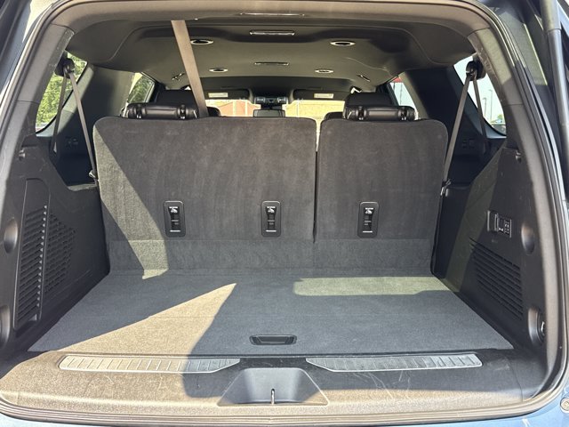 Used 2025 Chevrolet Suburban Premier AWD/4WD image 10