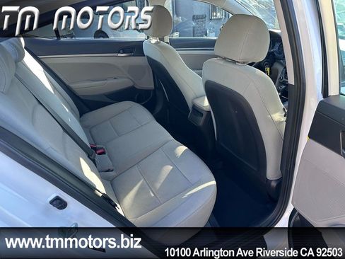Used 2017 Hyundai Elantra SE FWD image 9