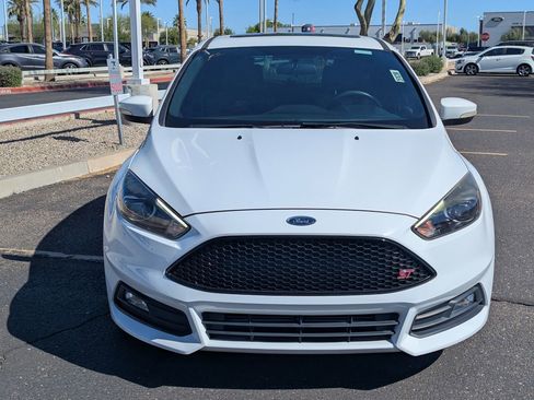 Used 2018 Ford Focus ST w/ Equipment Group 402A FWD image 9