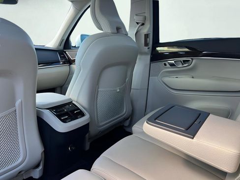 Used 2019 Volvo XC90 T5 Momentum w/ Protection Package Premier image 19