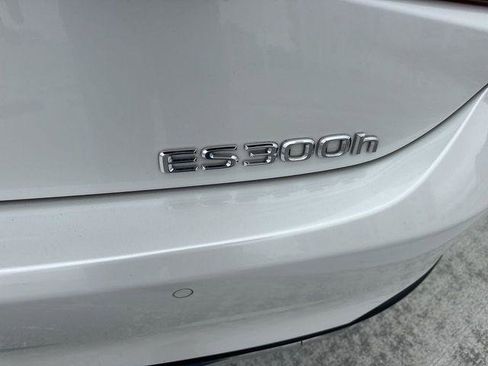 Certified 2025 Lexus ES 300h w/ Premium Package image 25