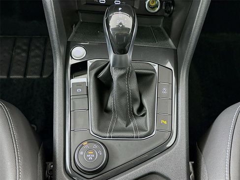Used 2022 Volkswagen Tiguan SE R-Line image 17