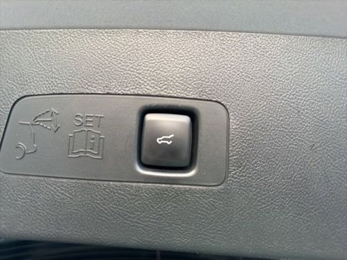 Used 2021 Lincoln Corsair Reserve w/ Equipment Group 201A image 9