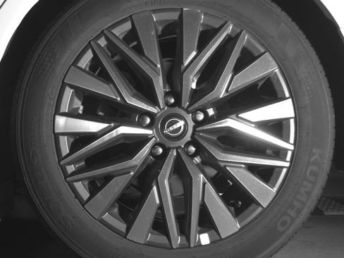 Used 2025 Nissan Altima 2.5 SV image 14