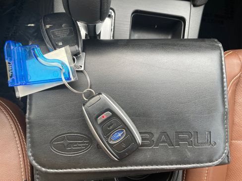 Used 2017 Subaru Outback 2.5i Touring w/ Popular Package #5A image 5