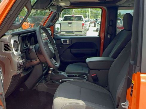 Used 2025 Jeep Wrangler Sport AWD/4WD image 11