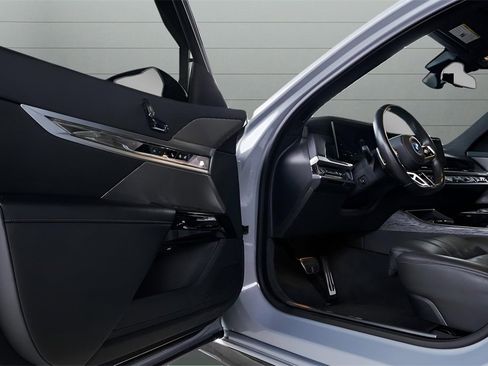 Used 2024 BMW i7 eDrive50 w/ M Sport Package image 23