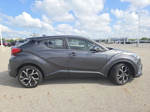 Used 2018 Toyota C-HR XLE FWD image 17