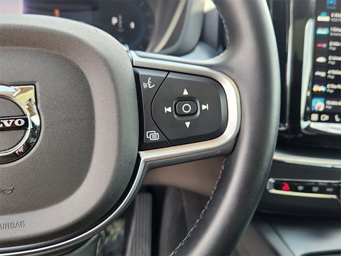 Used 2025 Volvo XC60 B5 Core image 9