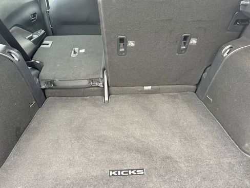 Used 2018 Nissan Kicks S image 17