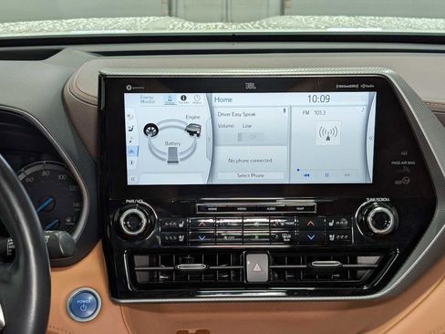 Used 2021 Toyota Highlander Platinum image 19