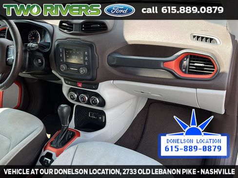Used 2015 Jeep Renegade Latitude w/ Cold Weather Group FWD image 35
