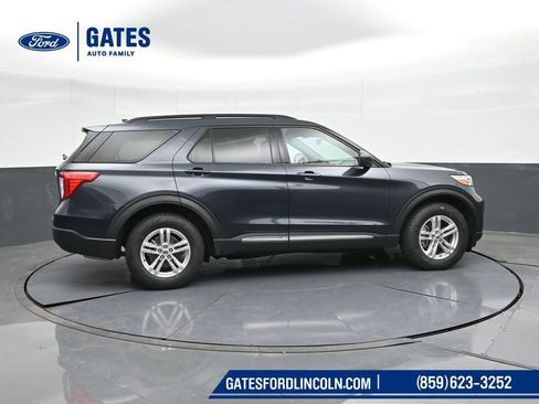 Used 2022 Ford Explorer XLT w/ Equipment Group 202A AWD/4WD image 3