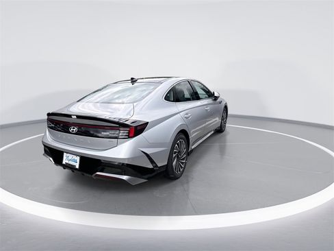 New 2025 Hyundai Sonata Limited image 6