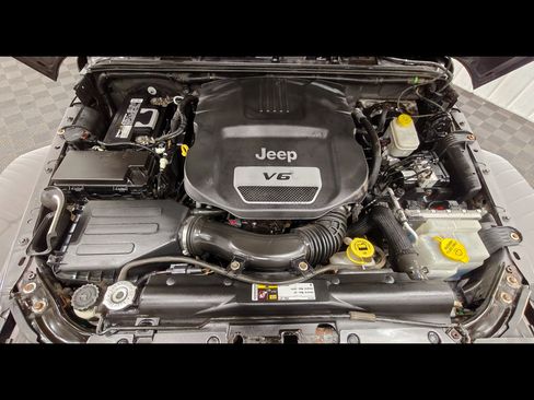 Used 2014 Jeep Wrangler Unlimited Sahara AWD/4WD image 30