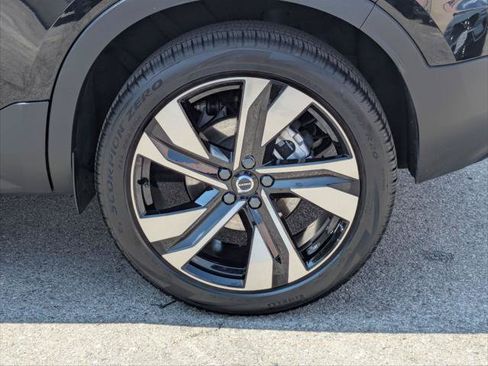 Used 2023 Volvo XC40 B5 Plus w/ Protection Package Premier AWD/4WD image 9