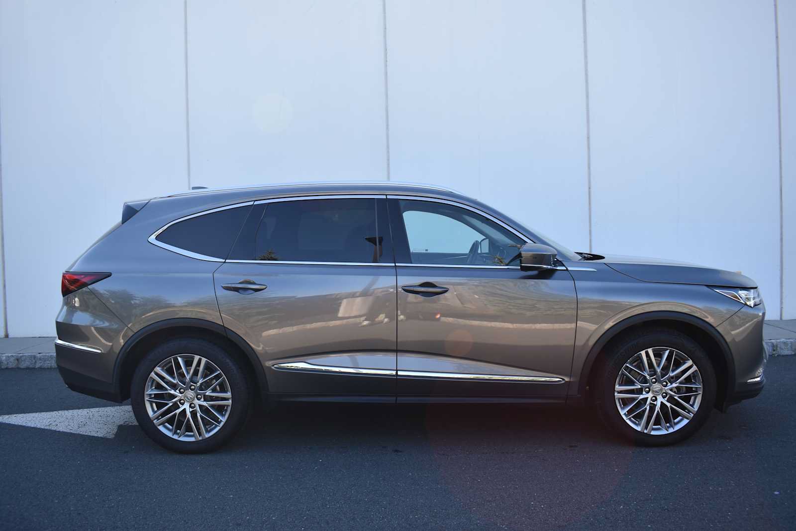 Used 2023 Acura MDX w/ Advance Package AWD/4WD image 4