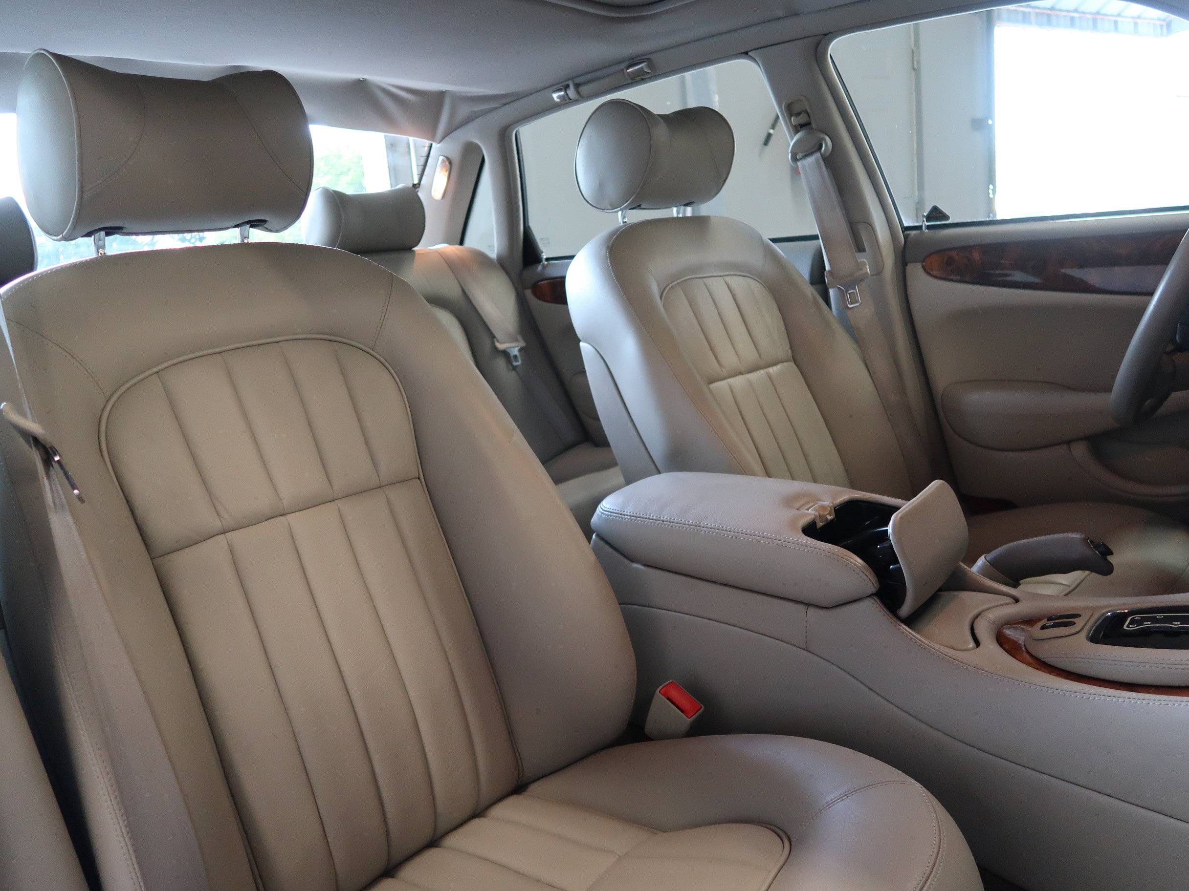 Used 1999 Jaguar XJ8 RWD image 29