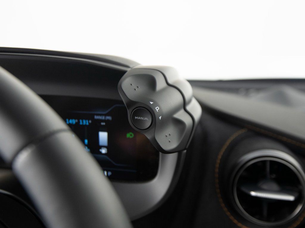 Used 2025 McLaren 750S RWD image 18