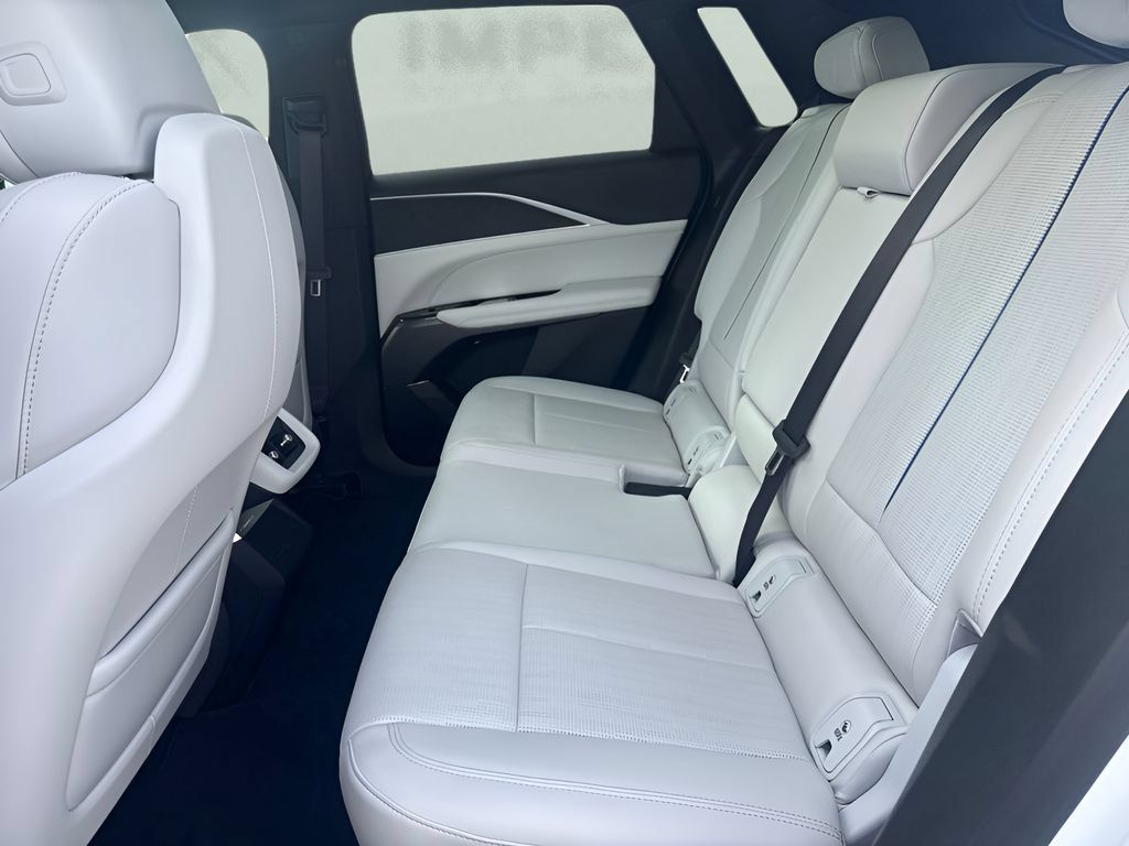 Used 2025 Cadillac Lyriq Luxury RWD image 22