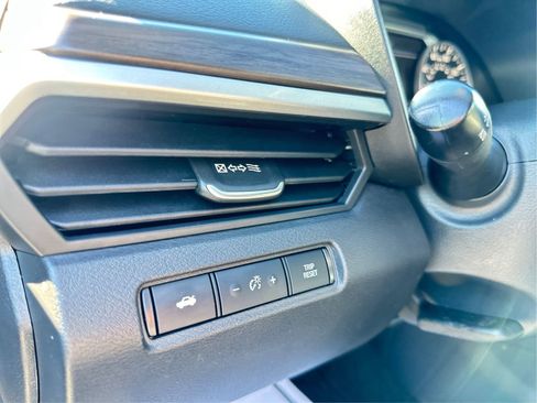 Used 2024 Nissan Altima 2.5 SV FWD image 19