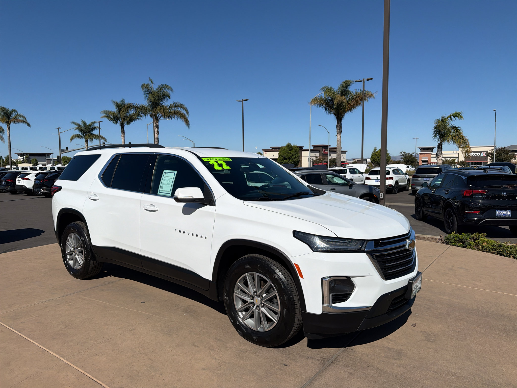 Used 2022 Chevrolet Traverse LT FWD image 3